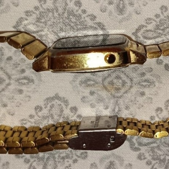 Vintage Unisex Casio Gold Digital Watch